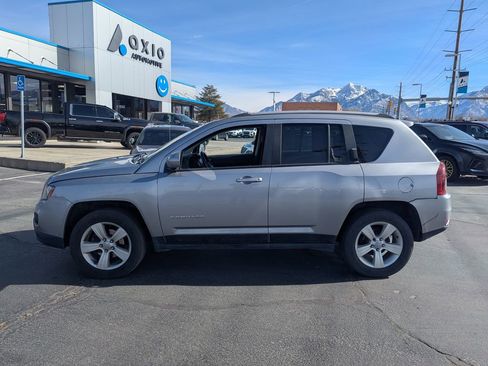 Used 2017 Jeep Compass Latitude image 8