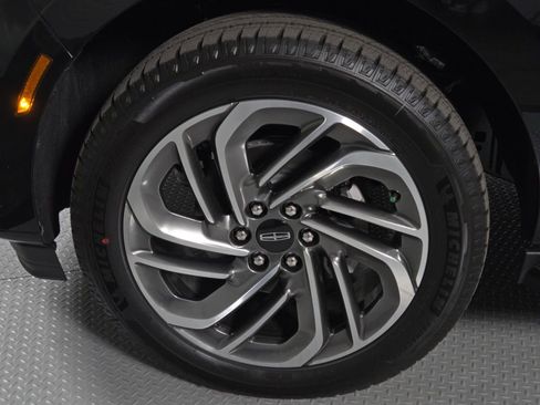 New 2026 Lincoln Navigator L Premier AWD/4WD image 11