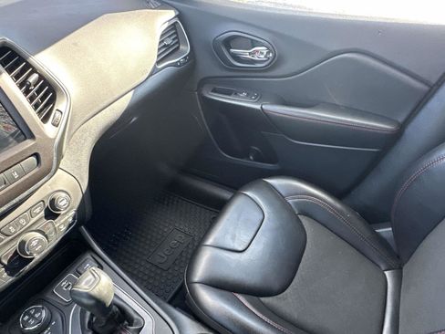 Used 2021 Jeep Cherokee Trailhawk w/ Trailer Tow Group image 30