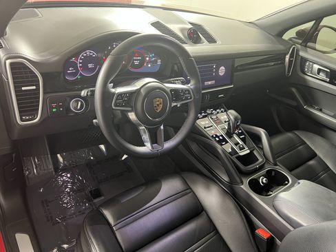 Certified 2023 Porsche Cayenne AWD/4WD image 4