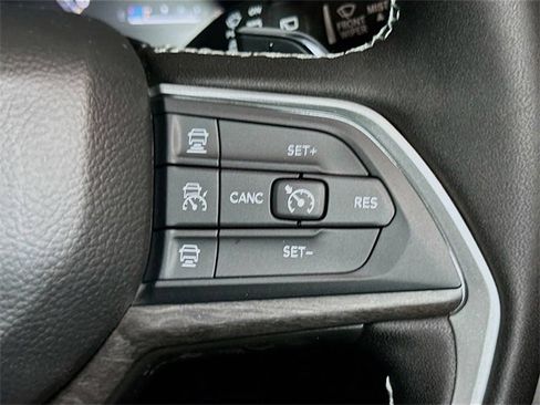 New 2025 Jeep Grand Cherokee L Limited w/ Luxury Tech Group II image 30