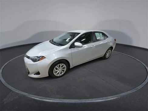 Used 2019 Toyota Corolla LE image 4