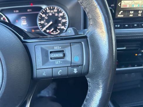 Used 2023 Nissan Rogue SL w/ SL Premium Package image 15