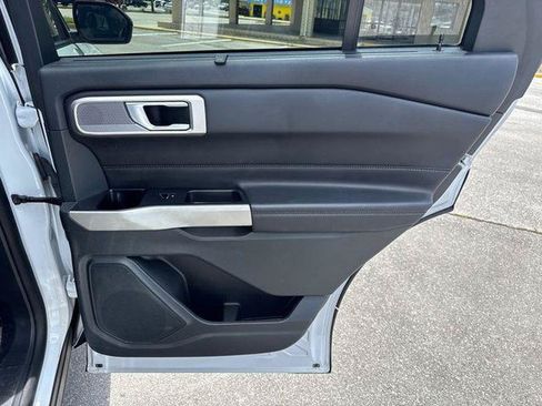Used 2023 Ford Explorer Limited AWD/4WD image 18
