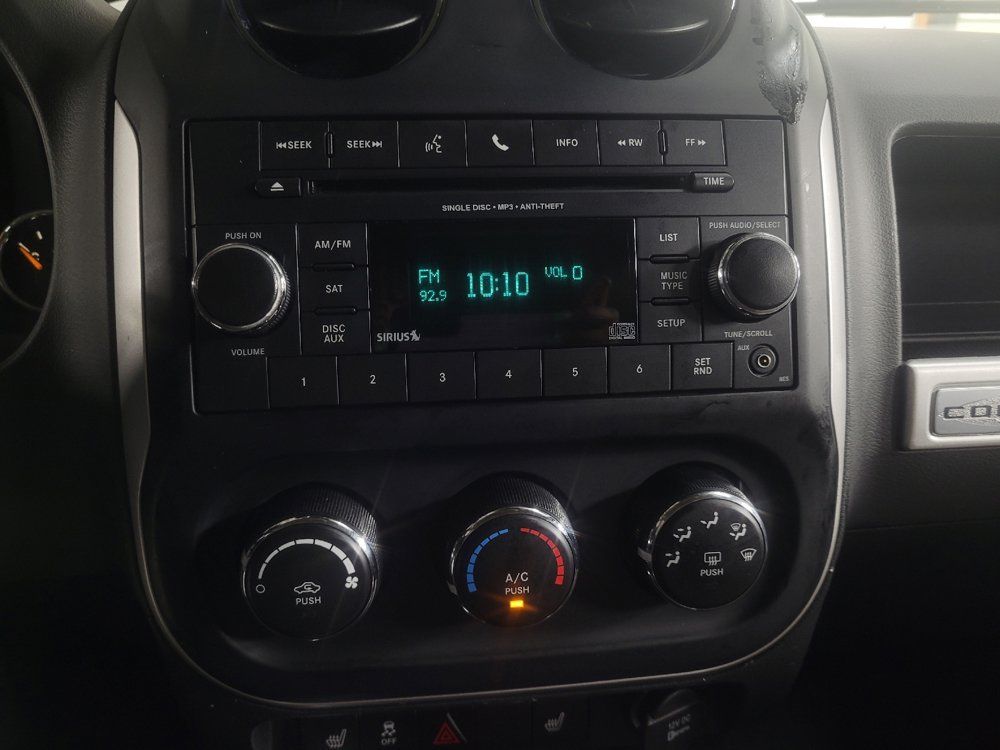 Used 2015 Jeep Compass Latitude FWD image 25
