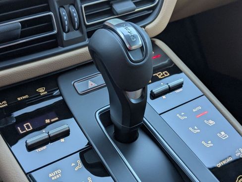 New 2026 Porsche Macan image 20