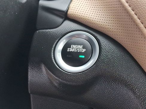 Used 2023 Chevrolet Equinox Premier image 23