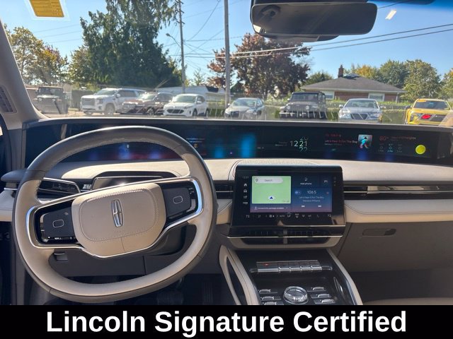 Used 2024 Lincoln Nautilus Premier AWD/4WD image 13
