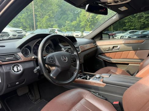 Used 2011 Mercedes-Benz E 550 4MATIC Sedan image 10