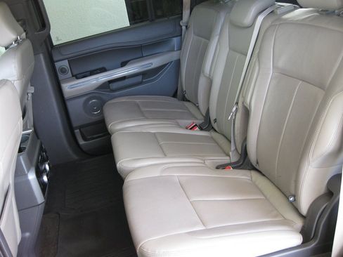 Used 2018 Ford Expedition XLT w/ Equipment Group 202A AWD/4WD image 26