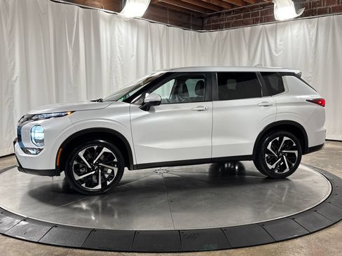 Used 2023 Mitsubishi Outlander SE AWD/4WD image 10