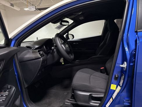 Used 2018 Toyota C-HR XLE FWD image 19