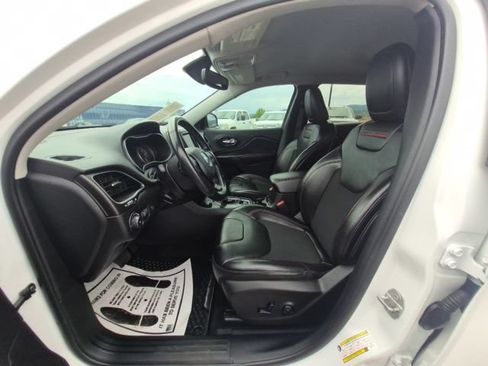 Used 2020 Jeep Cherokee Trailhawk w/ Comfort/Convenience Group AWD/4WD image 9