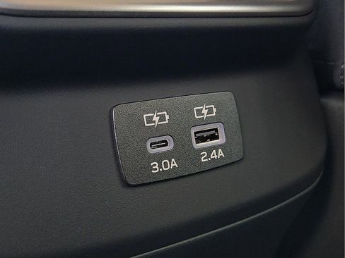 Used 2025 Subaru Outback Premium image 11