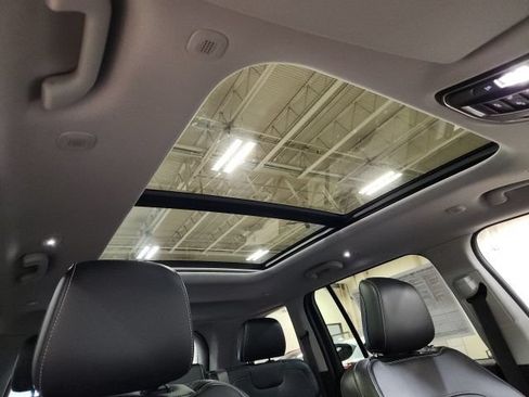 Used 2022 Jeep Grand Cherokee Limited AWD/4WD image 32