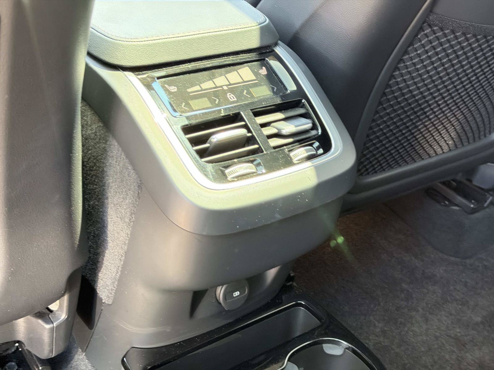 Certified 2024 Volvo XC90 B6 Ultimate AWD/4WD image 22
