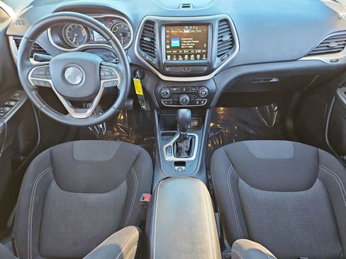 Used 2017 Jeep Cherokee Latitude image 16