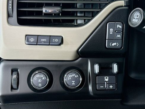 Used 2018 GMC Yukon Denali w/ Open Road Package AWD/4WD image 10