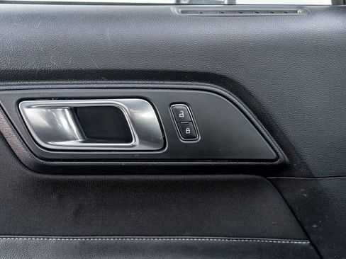Used 2018 Ford Mustang Coupe RWD image 16