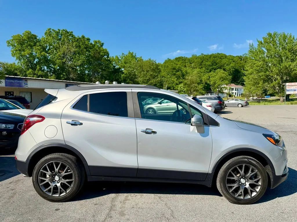 Used 2019 Buick Encore Sport Touring AWD/4WD image 9