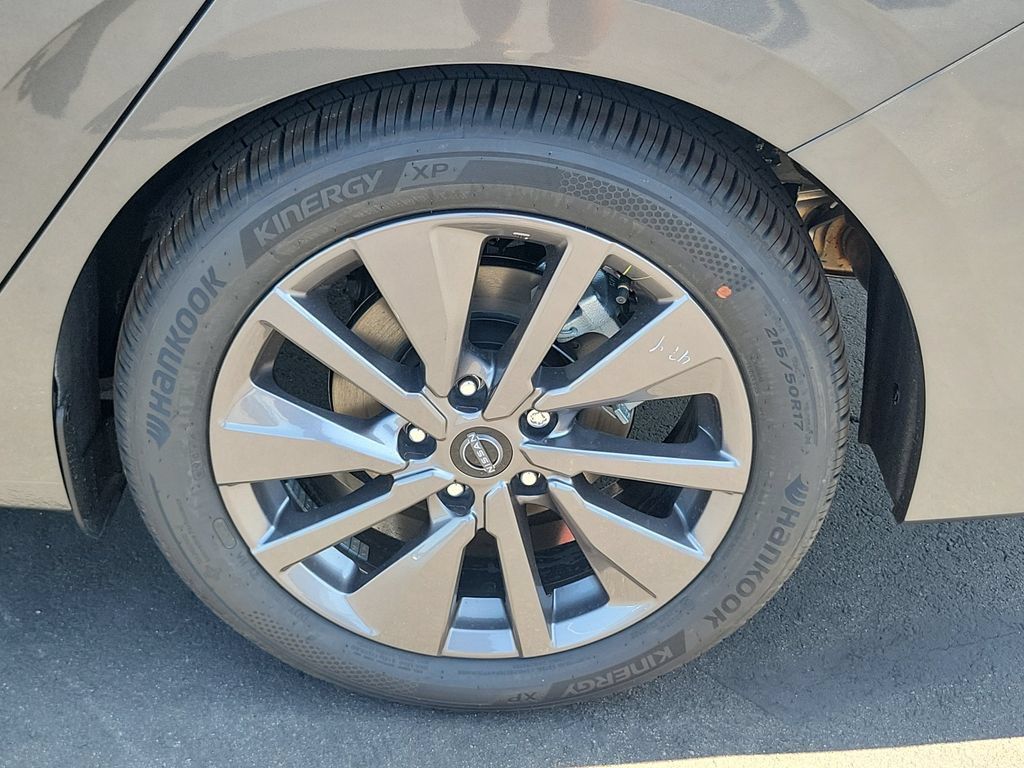 New 2026 Nissan Sentra SL w/ Floor Mat Package FWD image 5