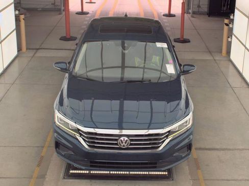 Used 2022 Volkswagen Passat 2.0T SE FWD image 2