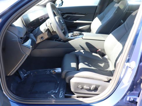 Used 2025 BMW 530i w/ Premium Package image 16