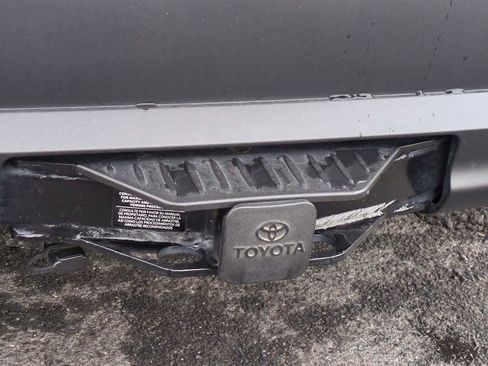 Used 2022 Toyota Highlander XLE image 36