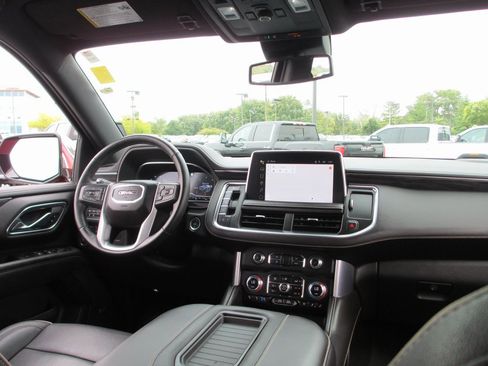 Certified 2023 GMC Yukon SLT w/ SLT Luxury Package image 26