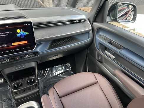 Used 2025 Volkswagen ID. Buzz Pro S image 36