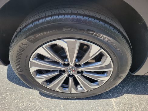 Certified 2025 Buick Envision Preferred AWD/4WD image 37