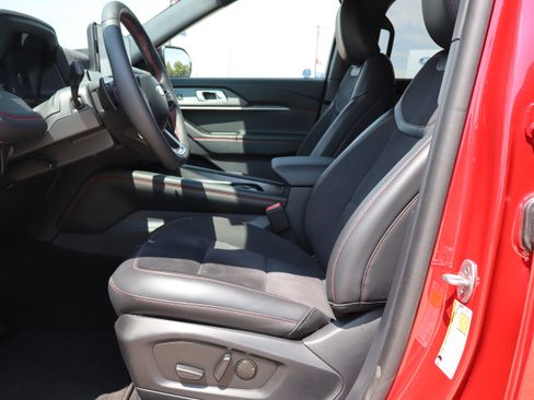 Used 2025 Ford Explorer ST AWD/4WD image 9