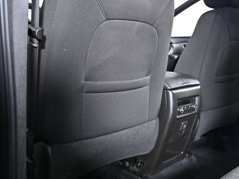 Used 2023 Chevrolet Traverse LT FWD image 29
