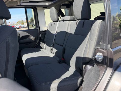 Used 2025 Jeep Wrangler Unlimited Sahara w/ Safety Group AWD/4WD image 33