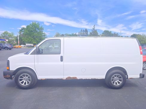 Used 2012 Chevrolet Express 1500 AWD image 1