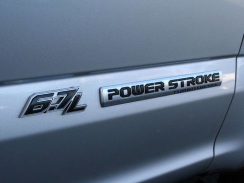 Used 2017 Ford F250 XLT w/ XLT Value Package image 32