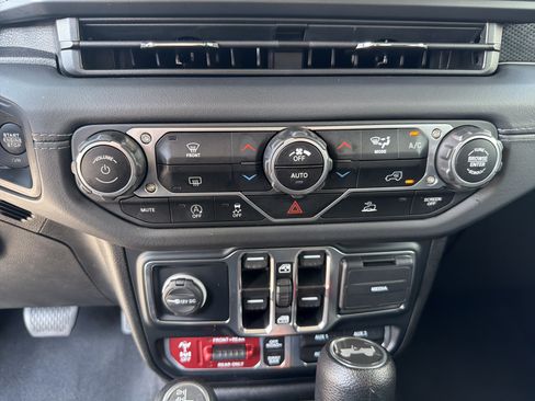 Used 2024 Jeep Wrangler Unlimited Rubicon AWD/4WD image 33