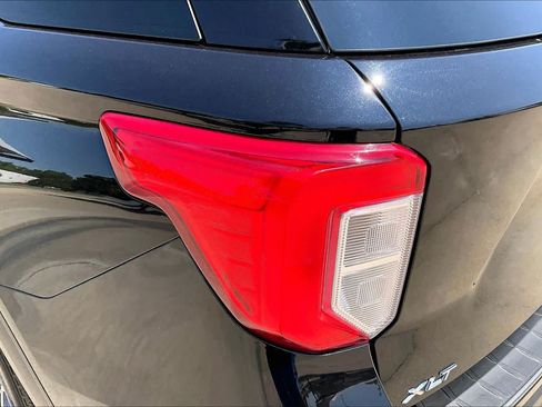 Used 2024 Ford Explorer XLT w/ Equipment Group 202A AWD/4WD image 28
