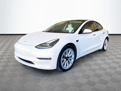 Used 2021 Tesla Model 3 Standard Range Plus RWD image 3