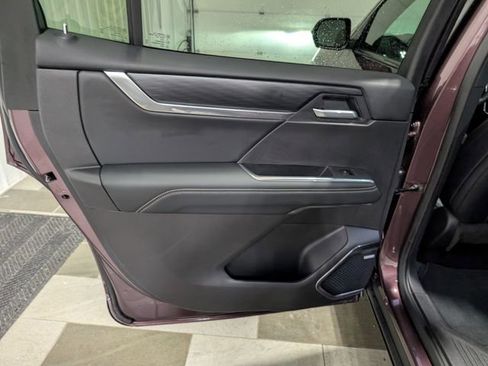 Used 2026 GMC Acadia Elevation w/ Elevation Premium Package AWD/4WD image 8