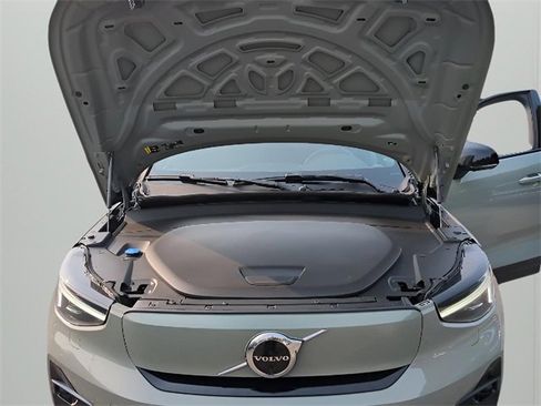 Used 2023 Volvo XC40 Recharge Ultimate w/ Protection Package Premier image 12