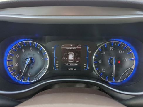 Used 2017 Chrysler Pacifica LX image 10