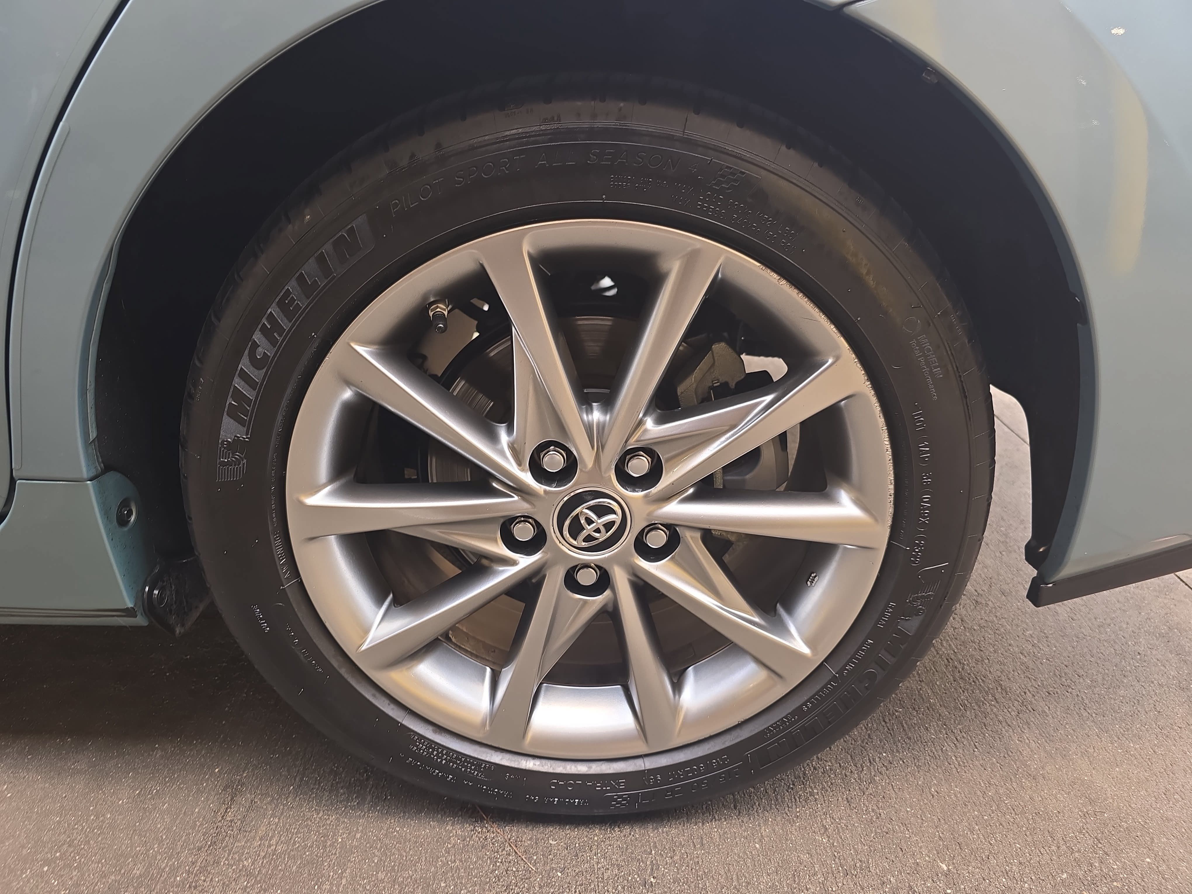 Used 2015 Toyota Prius V Five w/ Advanced Technology Package FWD image 33