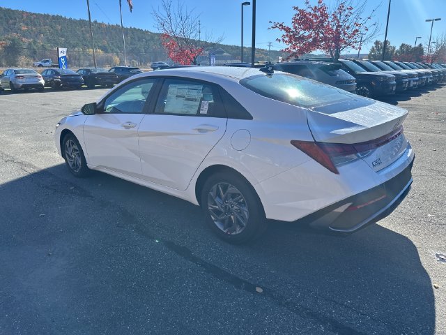 New 2026 Hyundai Elantra Hybrid FWD image 3