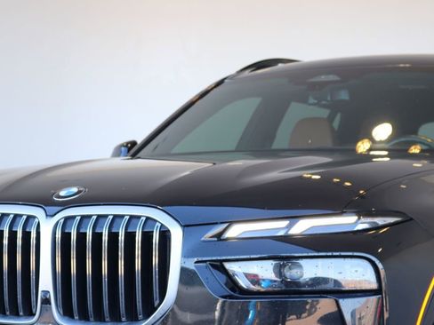 Used 2023 BMW X7 xDrive40i w/ M Sport Package image 11