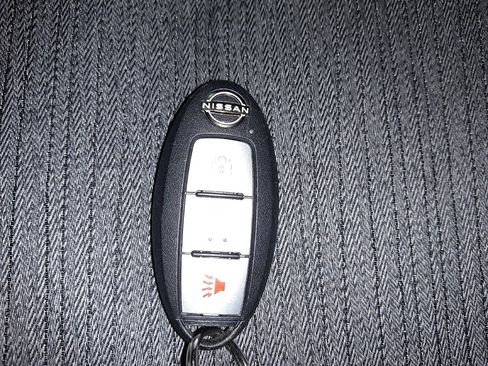 Used 2022 Nissan Rogue S image 32