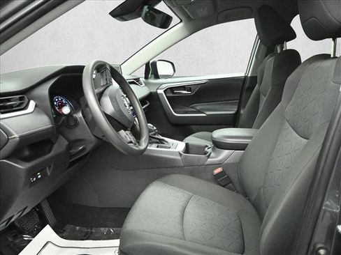 Used 2022 Toyota RAV4 XLE image 8