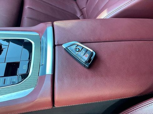 Used 2022 BMW X6 xDrive40i w/ M Sport Package image 10