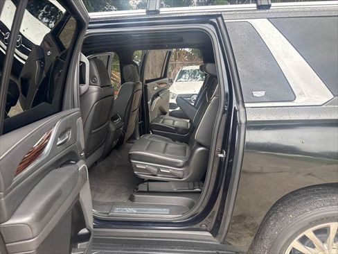 Used 2022 Cadillac Escalade ESV Premium Luxury AWD/4WD image 18