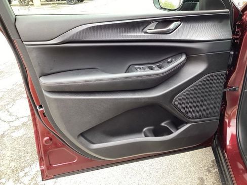 New 2025 Jeep Grand Cherokee Laredo w/ Luxury Tech Group I image 24